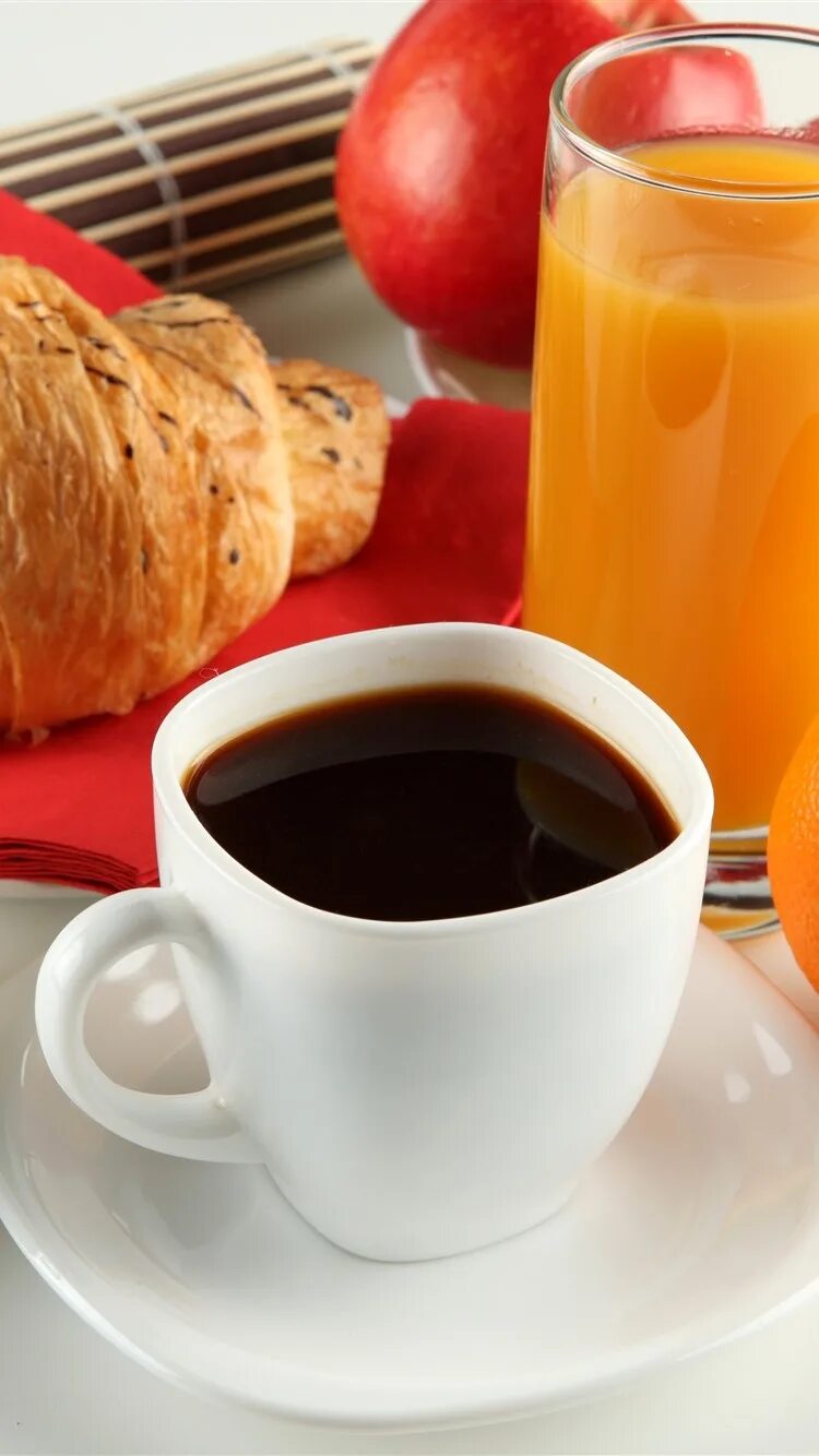 Завтрак с кофе. Чай на завтрак. Кофе с апельсиновым соком. Завтрак с апельсиновым соком. Апельсиновый сок на завтрак