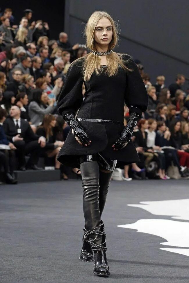 Show cara. Ra Delevigne Chanel.