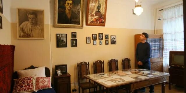 Комната маяковского фото Музей Маяковского закрылся на ремонт