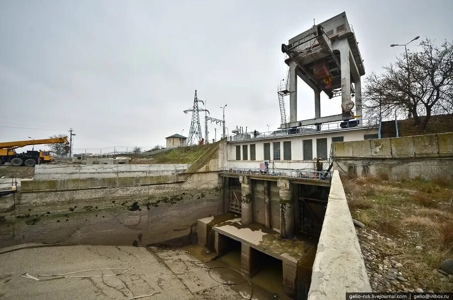 Водохранилище канакерской гэс. Бурейская гэс фото. Русгидро бурейская гэс. Водохранилище гэс 2. Гэс нурек в таджикистане.