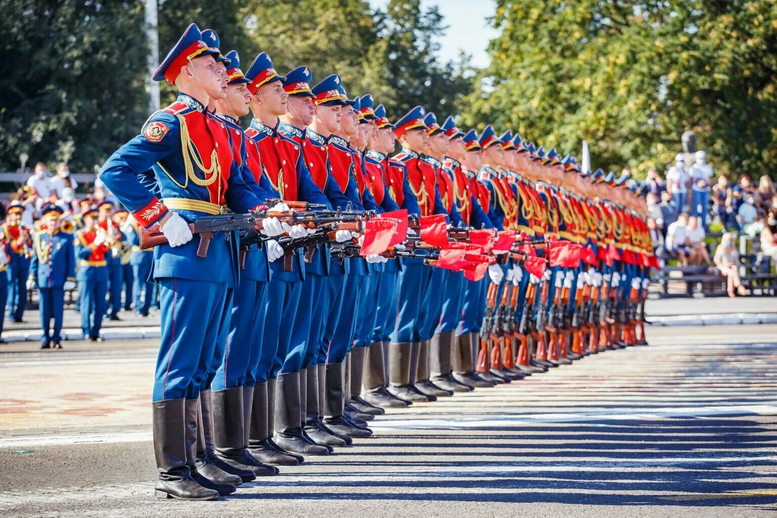 Предложение на параде. Рота почетного караула России. Рота почётного караула Приднестровья. РПК ПМР. Рота почетного караула парад Победы.