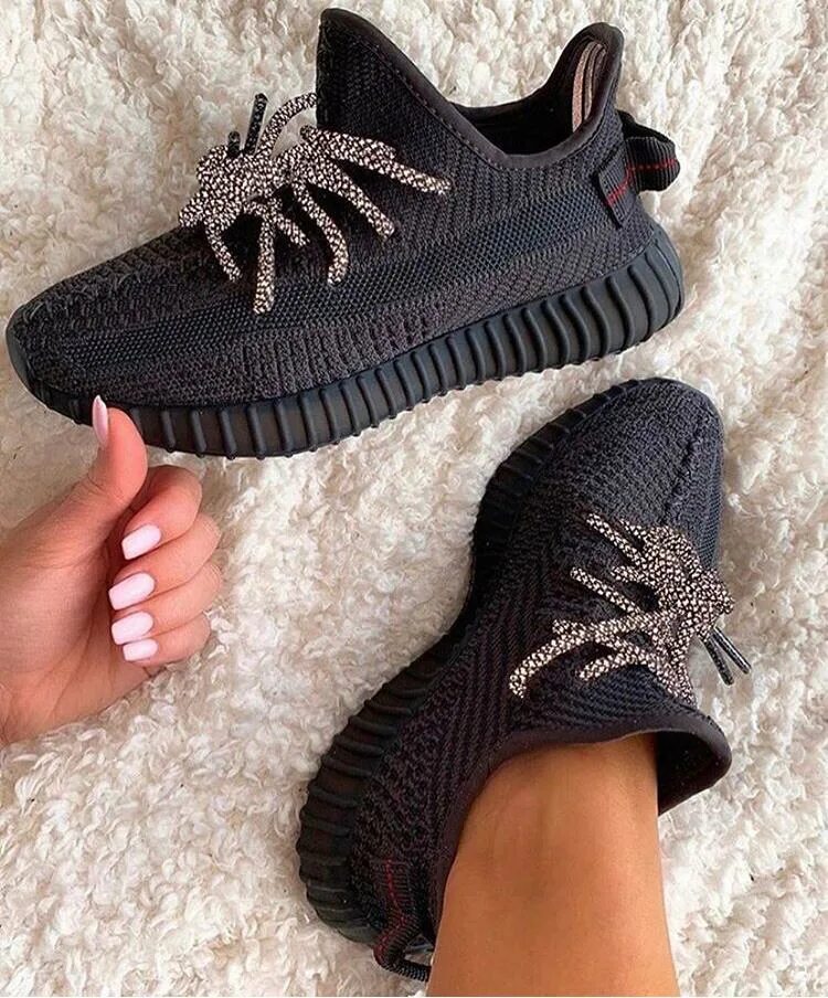 Кроссовки изи оригинал. Adidas Yeezy Boost. Кроссовки adidas Yeezy Boost. Адидас Yeezy Boost. Adidas Yeezy Boost 350 Black.