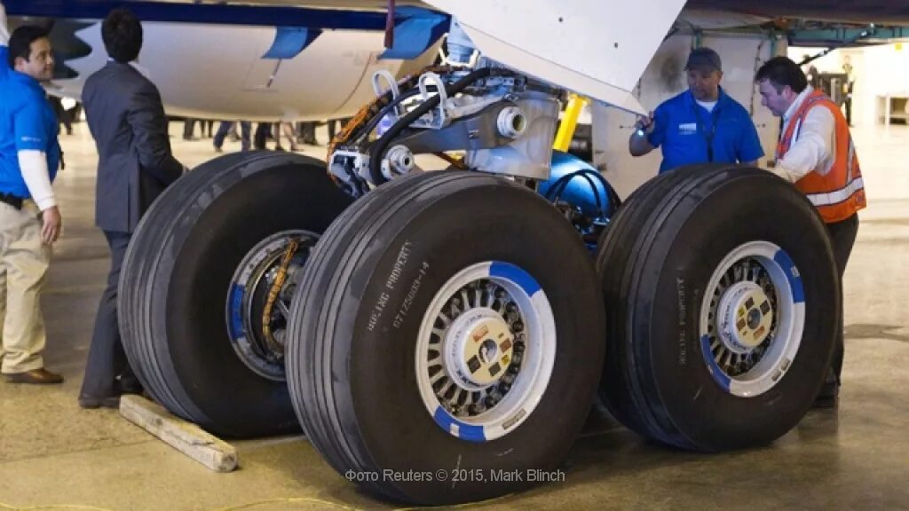 Боинг 737 шасси. Колесо самолета. Размер шасси самолета. Размеры колес самолетов. Размеры колес самолетов.