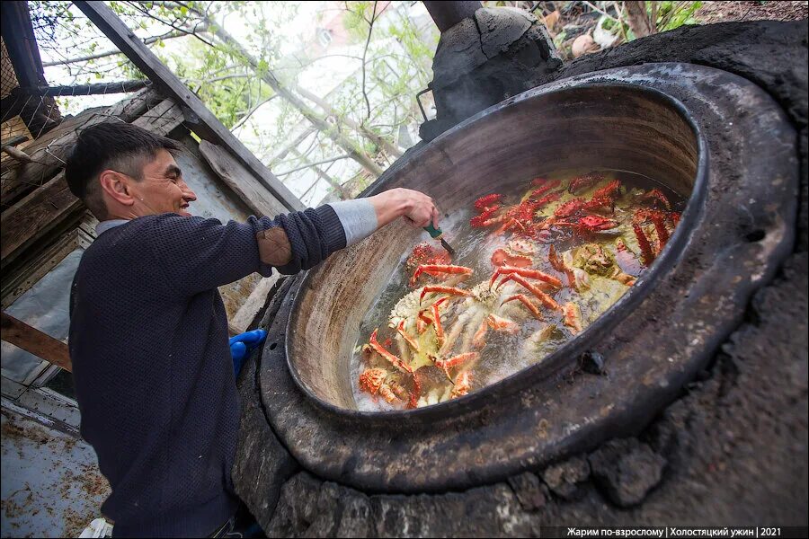 Краб варится. Варка краба. Огромная кастрюля. Краб Камчатский. Варка Камчатского краба.