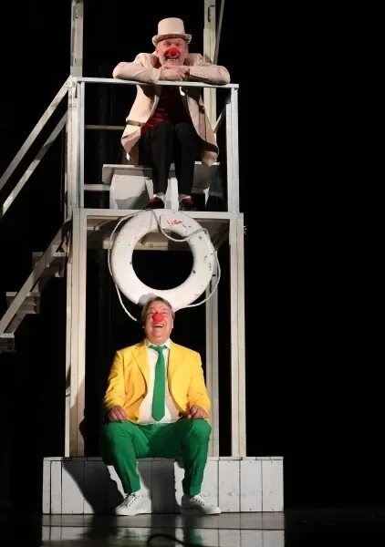 Спасатель спектакль спб. Спасатель хазанов добронравов. Фёдор добронравов в спектакле спасатель. Спектакль спасатель с хазановым и добронравовым. Спасатель спектакль добронравов.