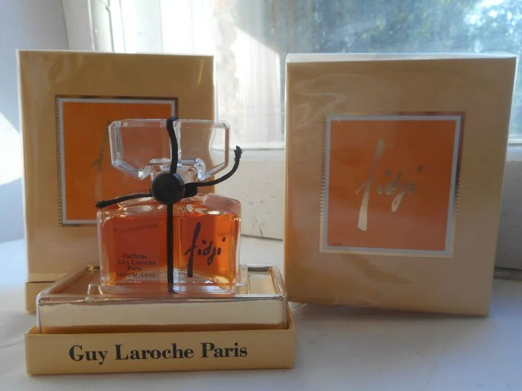 Guy Laroche Fidji 14. Духи guy Laroche Fidji. Guy Laroche Fidji (w) Parfum. Фиджи 14 мл духи. Фиджи оригинал купить