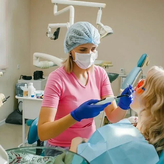 Врач стоматолог ортопед. Стоматологические услуги по омс. Стоматолог. Сайт стоматологии. Специализация профессии врач.