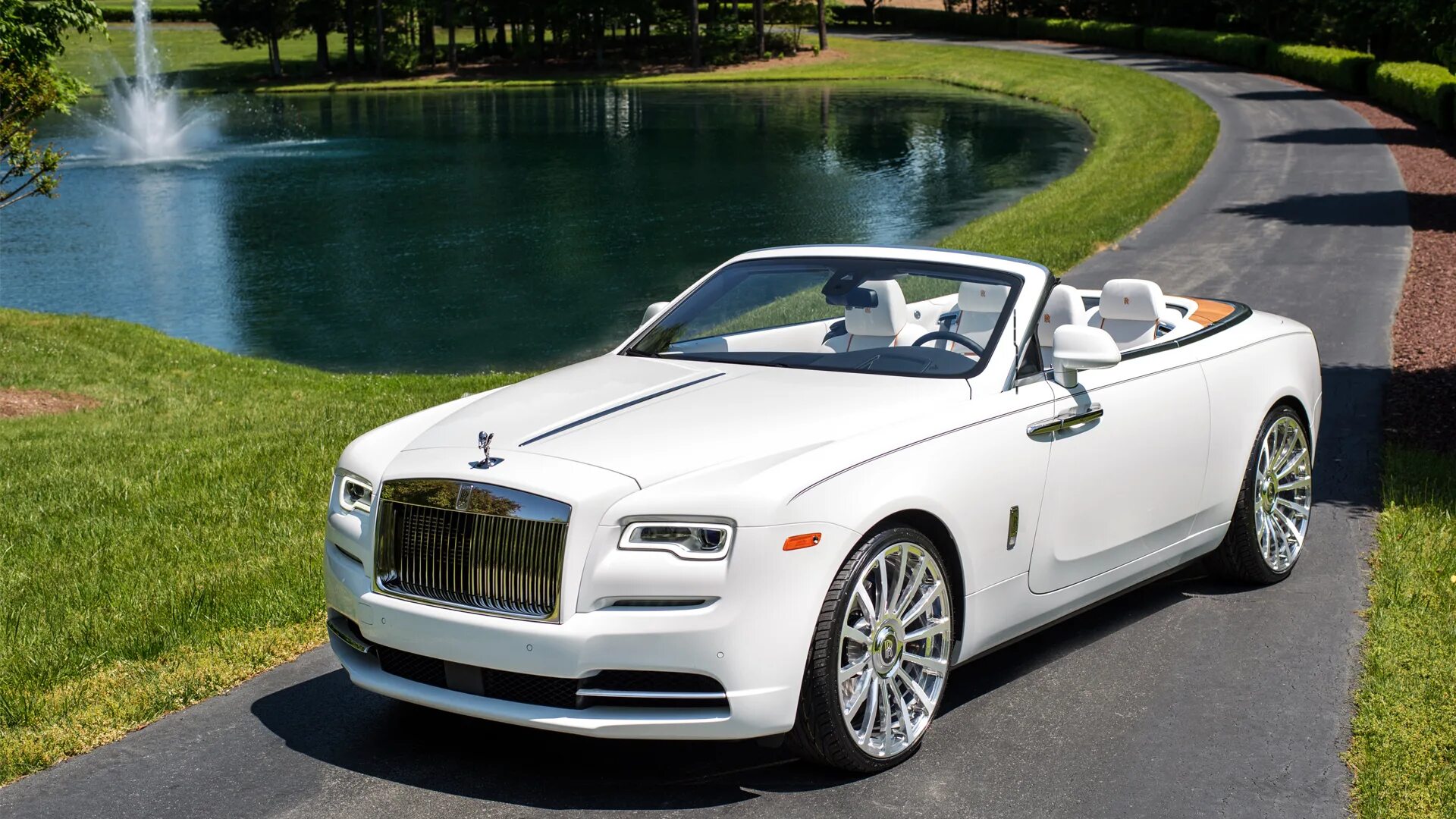 Белый роллс. Rolls Royce Dawn. Роллс Ройс кабриолет. Роллс Ройс кабриолет 2022. Rolls Royce Dawn кабриолет.