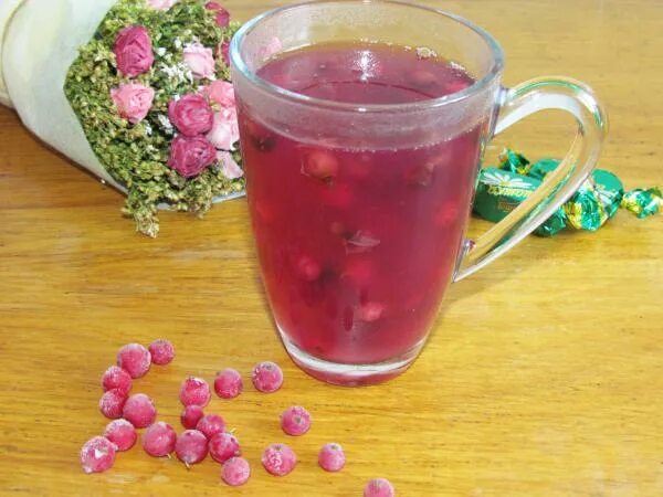 Кисель из смородины замороженной. Кисель морошка. кисель в стакане. кисель из красной смородины. кисель черная смородина.