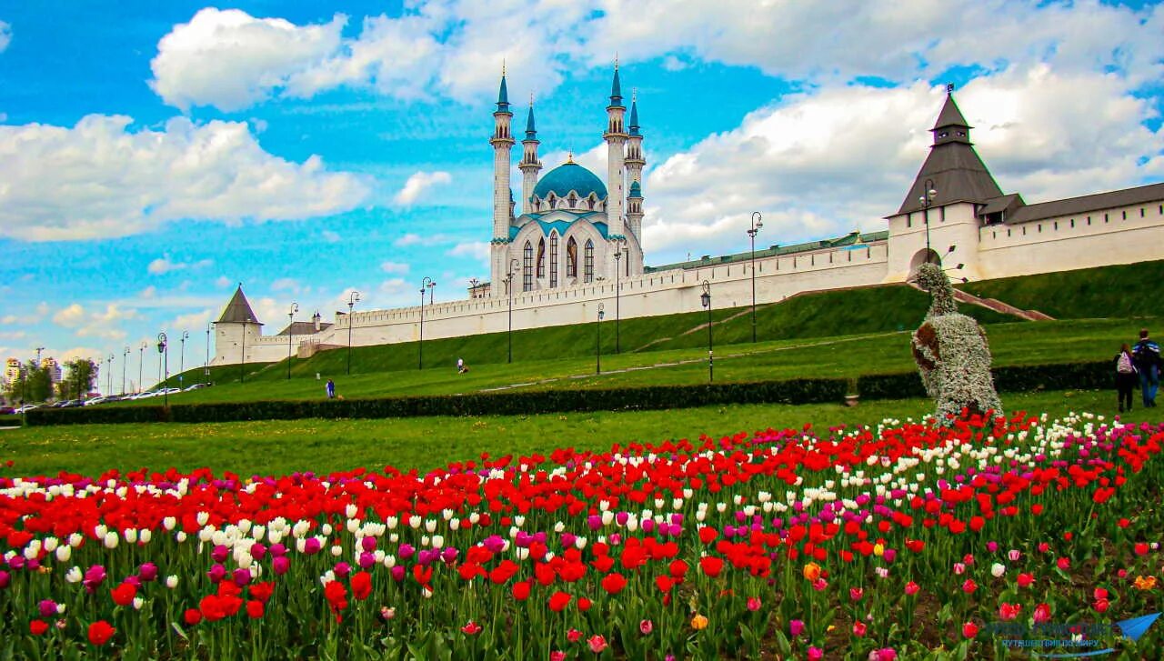 Каким будет лето татарстане. Казань лето Кремль. Казань Кремль летом. Казань Кремль весной. Казань летом Кремлевский.