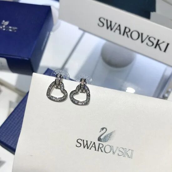 Бренд swarovski. Сваровски bella кольцо. сваровски бренд. сваровски бренд лебедь. swarovski логотип.