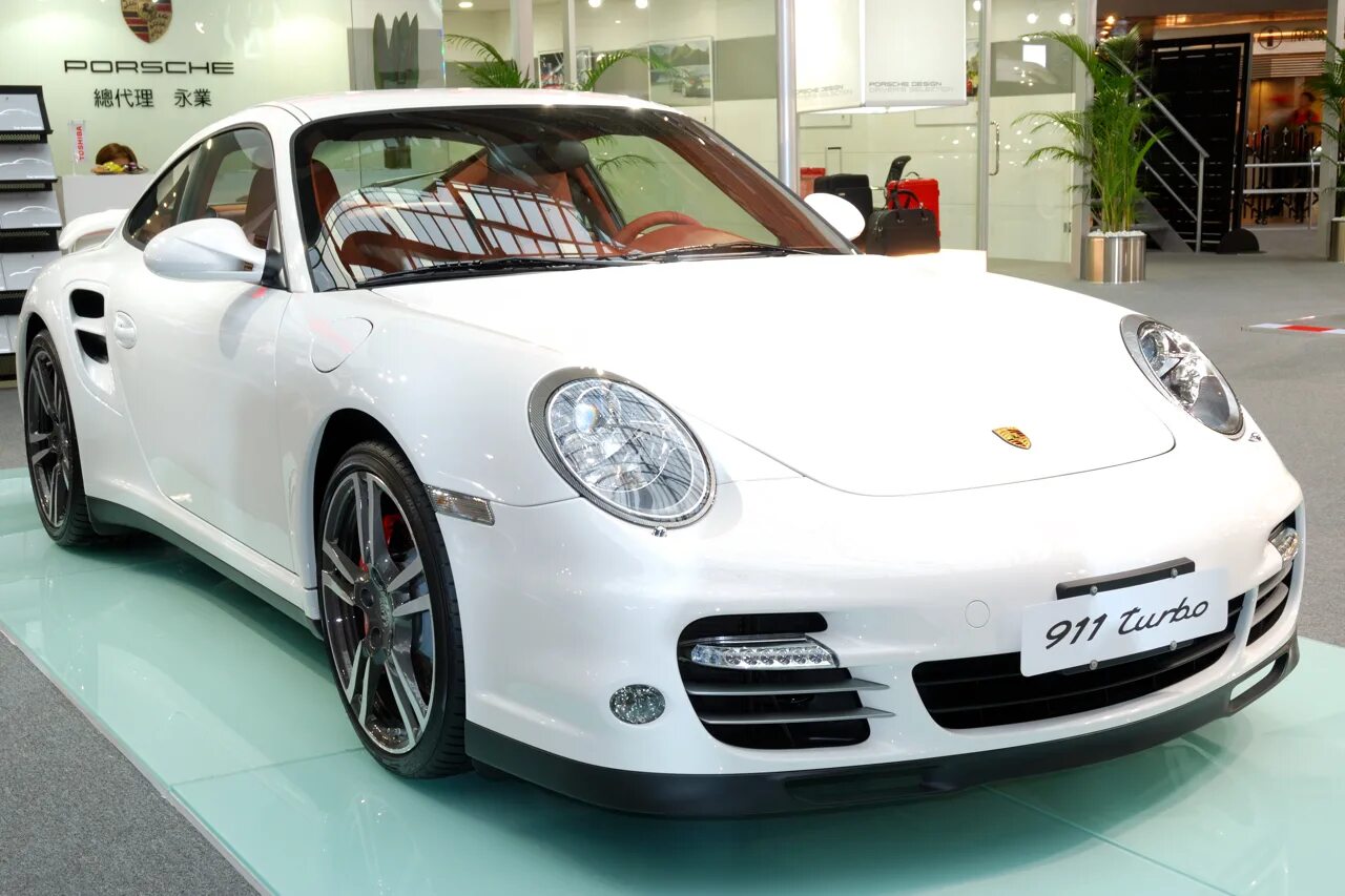 Порше 911 турбо 2009. Порше 911 белый. Porsche 911 Turbo. Porsche 911 997 Turbo.