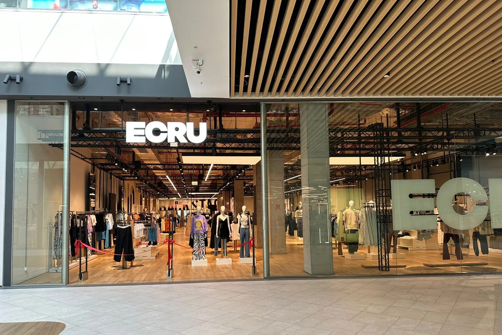 Новый магазин бершка. Ecru это бывший магазин какой. Ecru это бывший магазин какой. Ecru это бывший магазин какой. Ecru магазин.