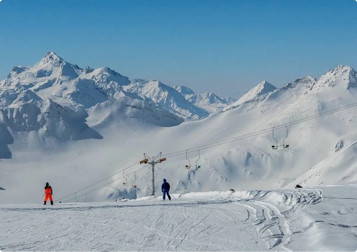 Эльбрус резорт сайт. Горы эльбрус лыжный курорт. Эльбрус чегет. Приэльбрусье горнолыжный курорт. Эльбрус лыжные трассы.