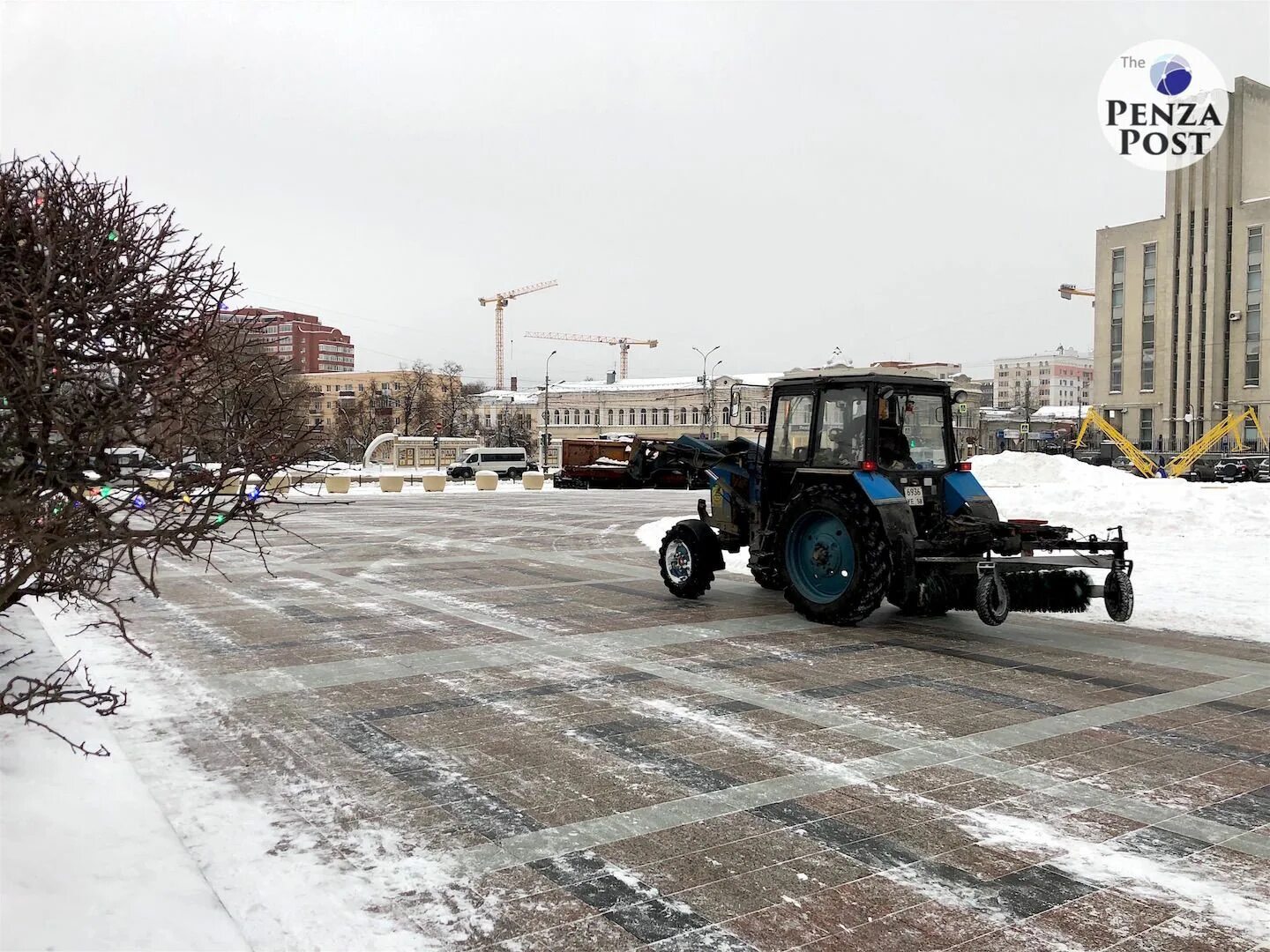 Снег в пензе. Уборка дорог от снега. Коммунальная техника зима. Уборка снега Пенза. Пенза пост снег.