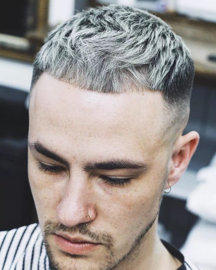 стрижка edgar. модные мужские челки короткие. мужскиепртчески с челкой. модельная стрижка мужская. полубокс кропп.