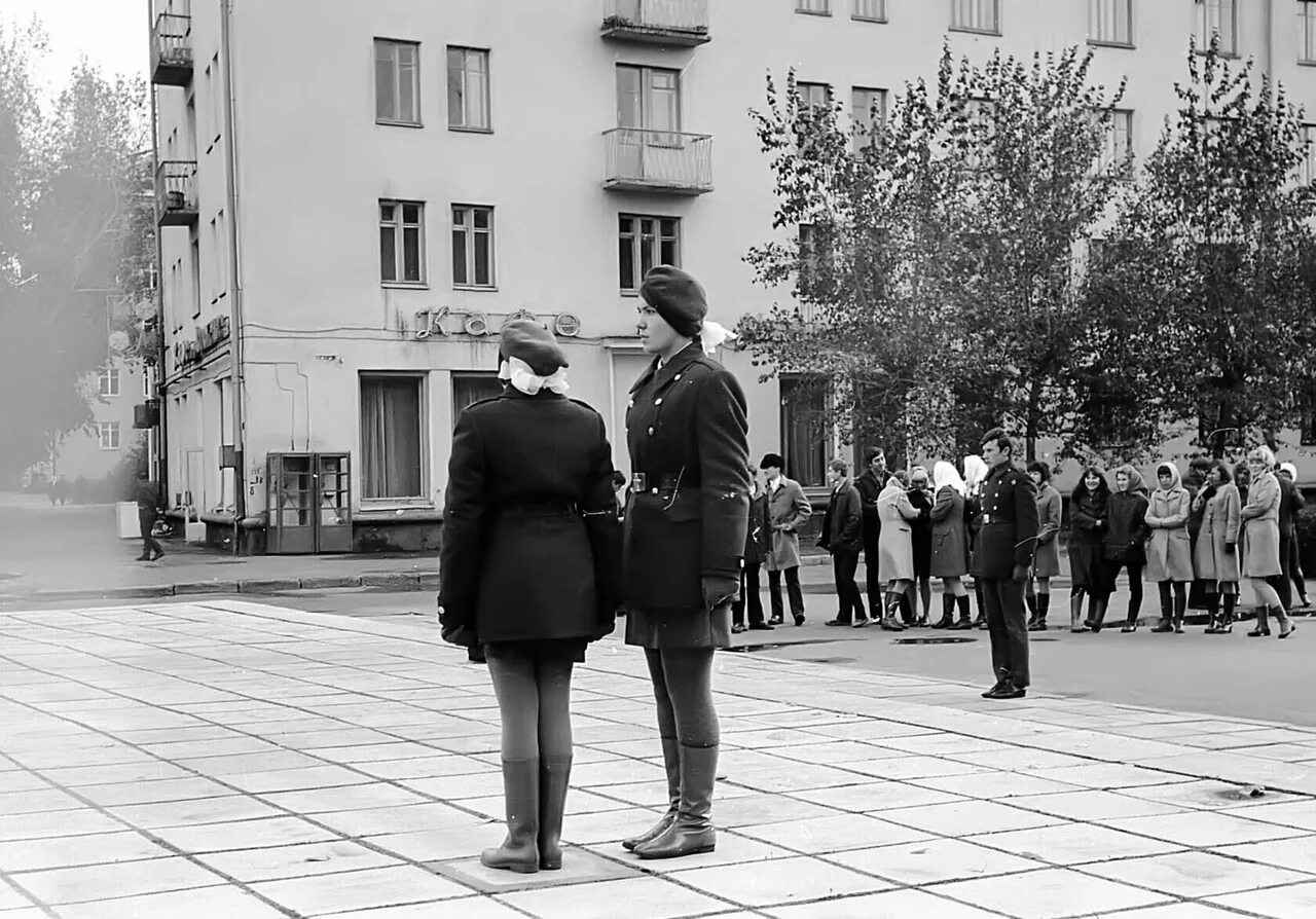 50 лет назад вы затащили меня. Первомайская демонстрация. 1 мая комсомол ссср демонстрация. 1 мая демонстрация ленинград. Май 1973.