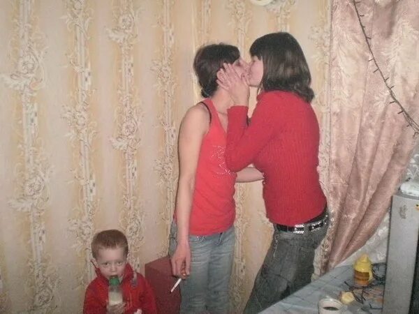 Mom son wife. Родители при детях. Мама при сыне. Мать при детях.