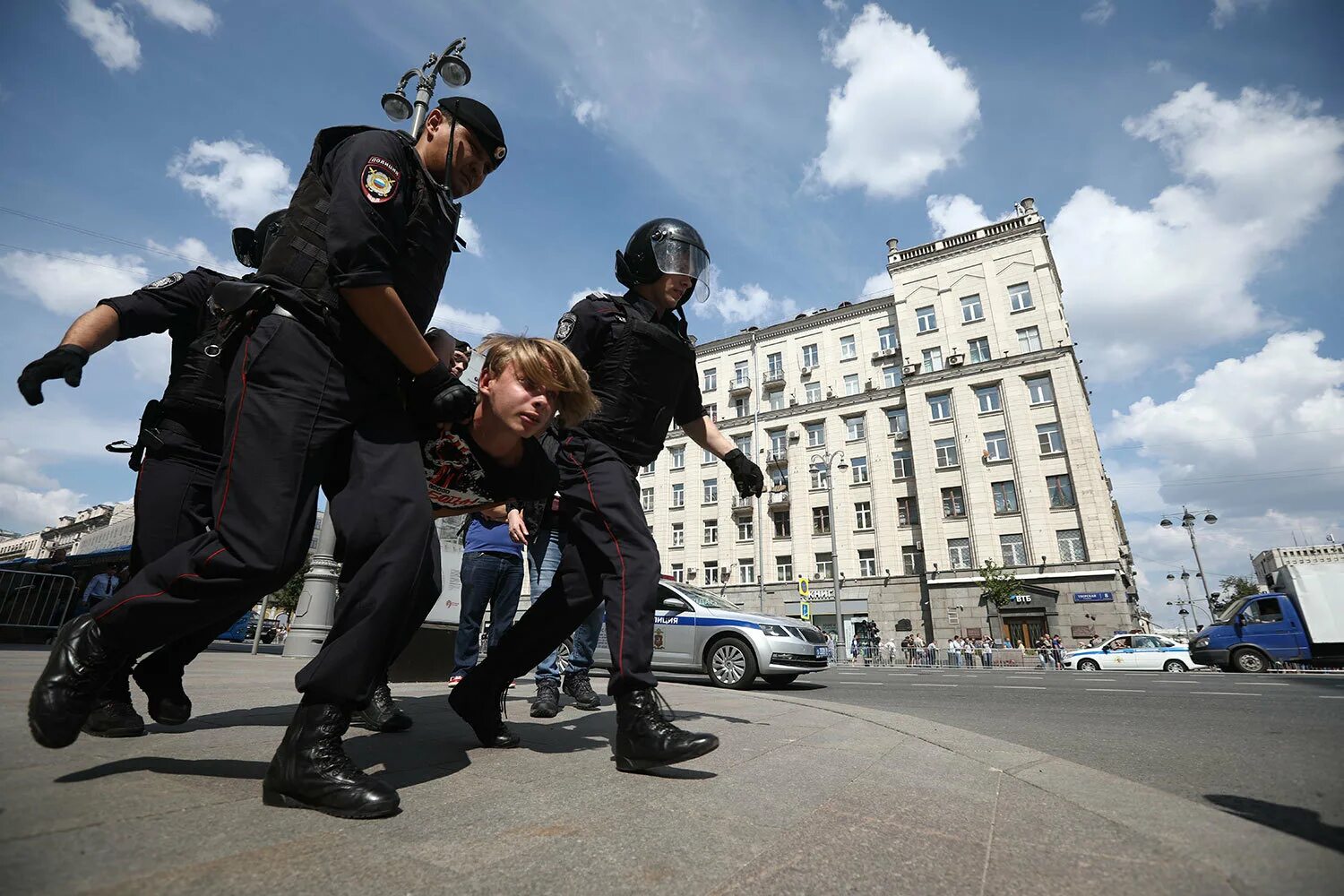 Нарушать приезд. ОМОН Москва.