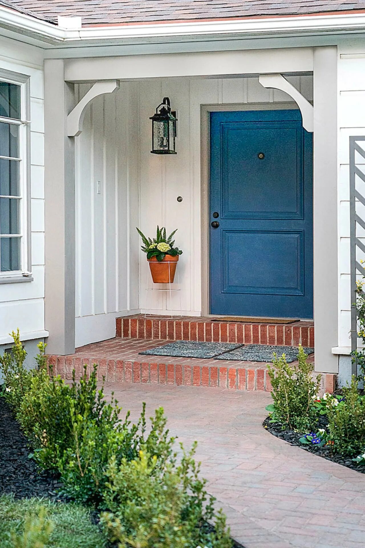 Порог для крыльца. Ступеньки для крыльца. Входная группа в дом с крыльцом. Декинг ступени для крыльца. Без крыльца.