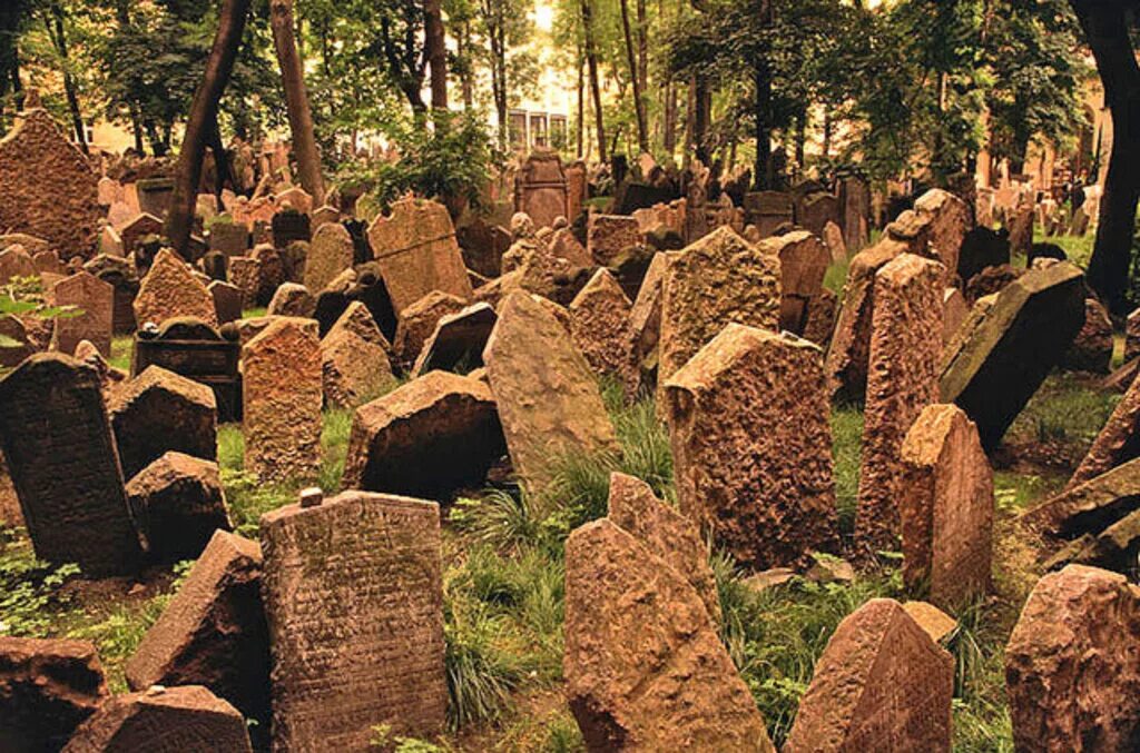 Самые красивые могилы в мире. Красивые могилы. Памятник в буддийском стиле на кладбище. Хайгейтское кладбище мистика. Весёлое кладбище merry cemetery румыния сапанта.