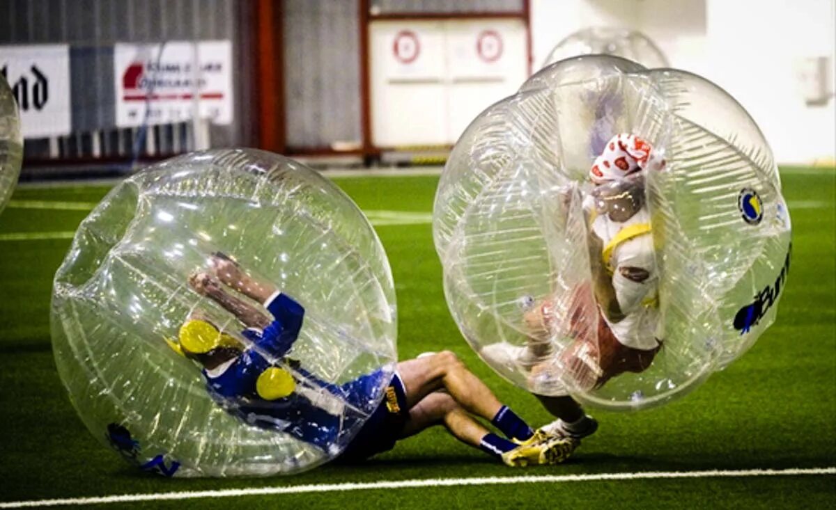 Its a ball. Бамперболл гольф. Бампербол на футбольном поле. Bubble Football. Бампербол что это за игра.