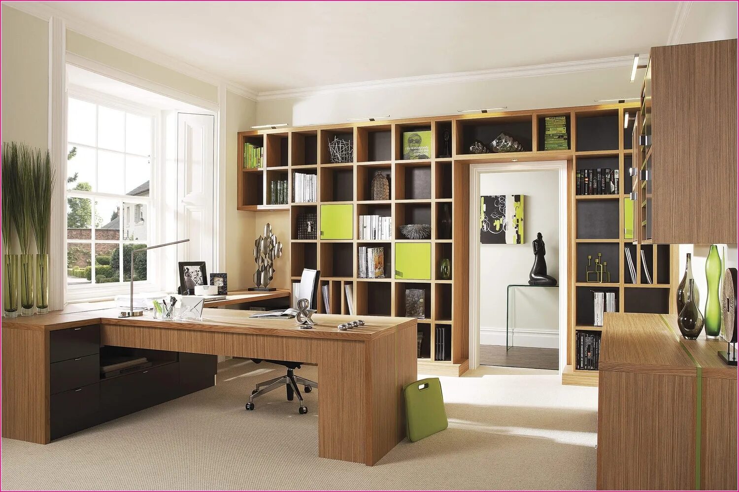 Место посередине. Шкафы для кабинета в доме. Мебель для комнаты кабинета. Дизайнерское рабочее место. Мебель для офиса.