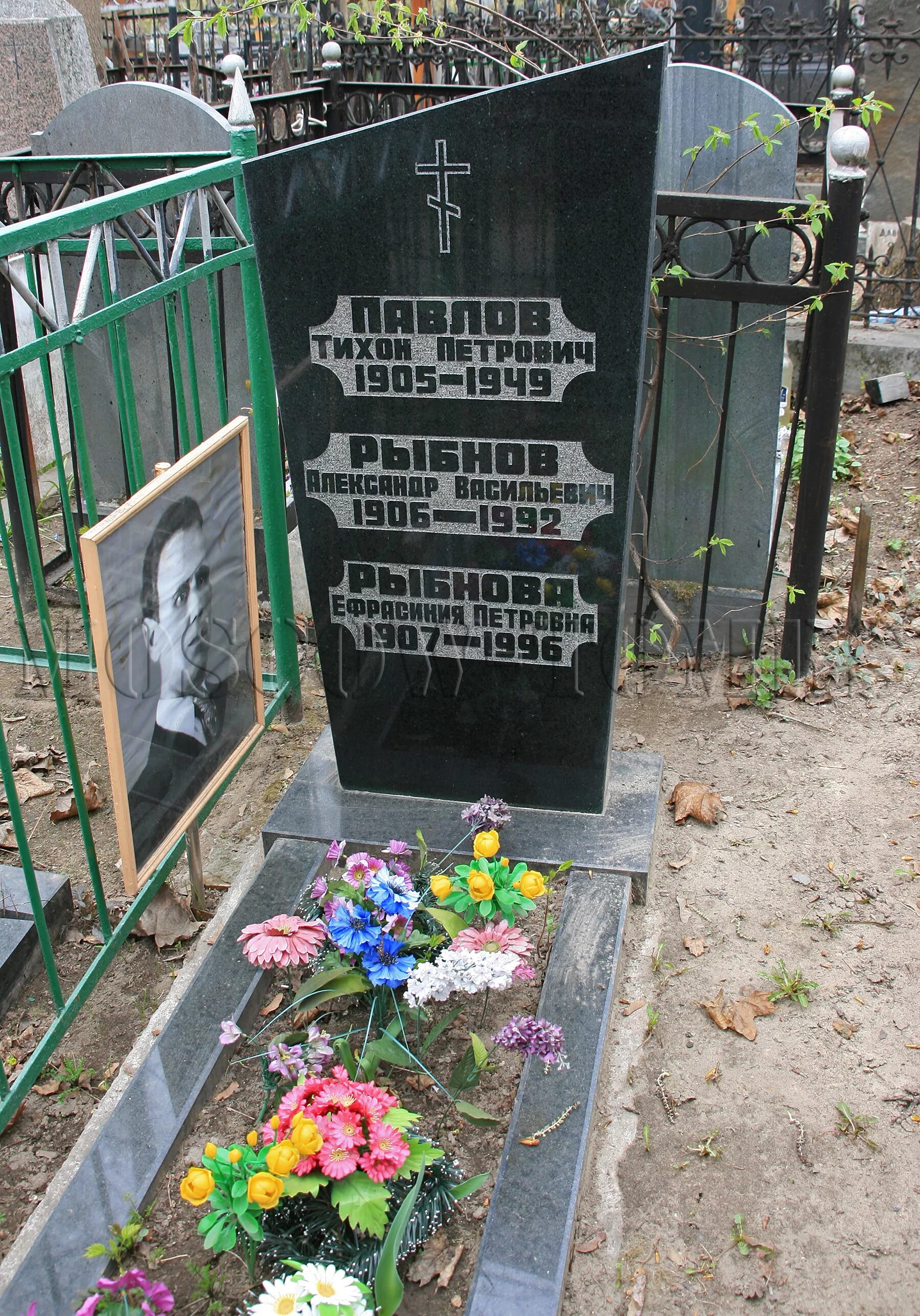 На каком кладбище похоронен миронов. Могила Андрея Миронова на Ваганьковском кладбище участок номер. Могила Миронова на Ваганьковском.