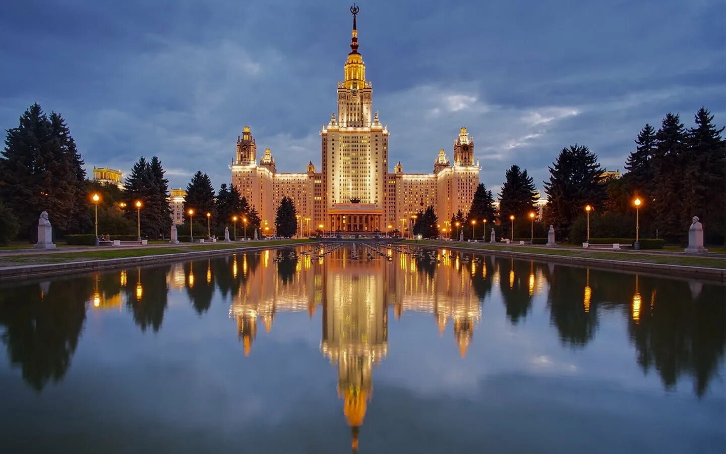 Город москва город московский отзывы. Сталинские высотки МГУ. Московский парк МГУ. Эстетика Московского университета МГУ. Москва лето МГУ.