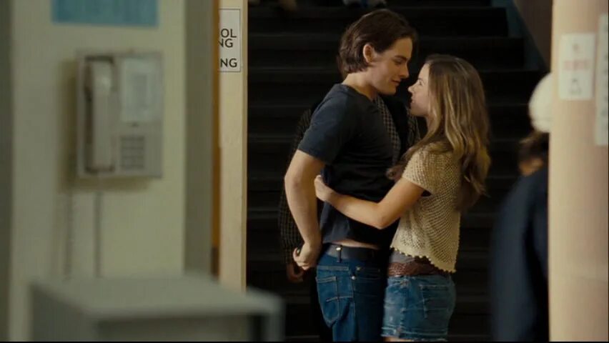 когда выйдет лари и лори. мем из ходячих мертвецов про лори. салли ларри и эш. рекс уоллс. маленькие женщины мэг и лори.