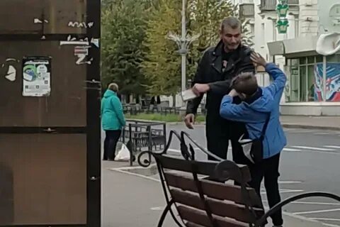 Мужчина избил женщину с ребенком
