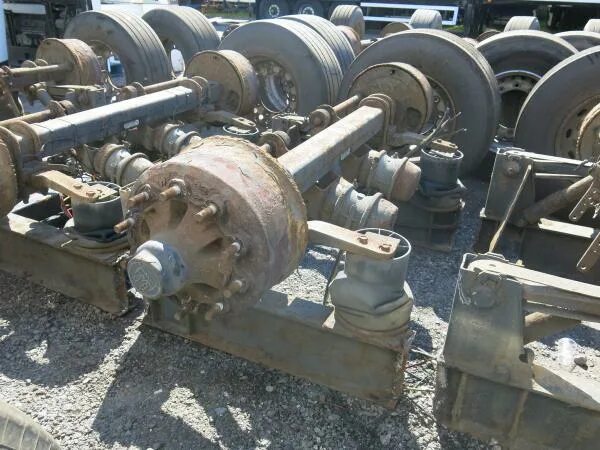 Ось saf 4218. Оси полуприцепа bpw барабанные. Ось bpw 9010 eco-p. Ось саф на полуприцеп. Ось полуприцепа бу.