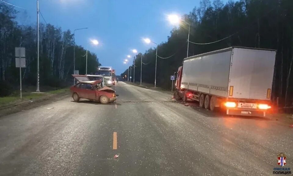 Авария в тюкалинске сегодня на трассе. Авария Тюмень Омск трасса фура. Авария на трассе Тюкалинск Омск. ДТП на трассе Тюмень Омск сегодня. ДТП на трассе Омск Тюкалинск.