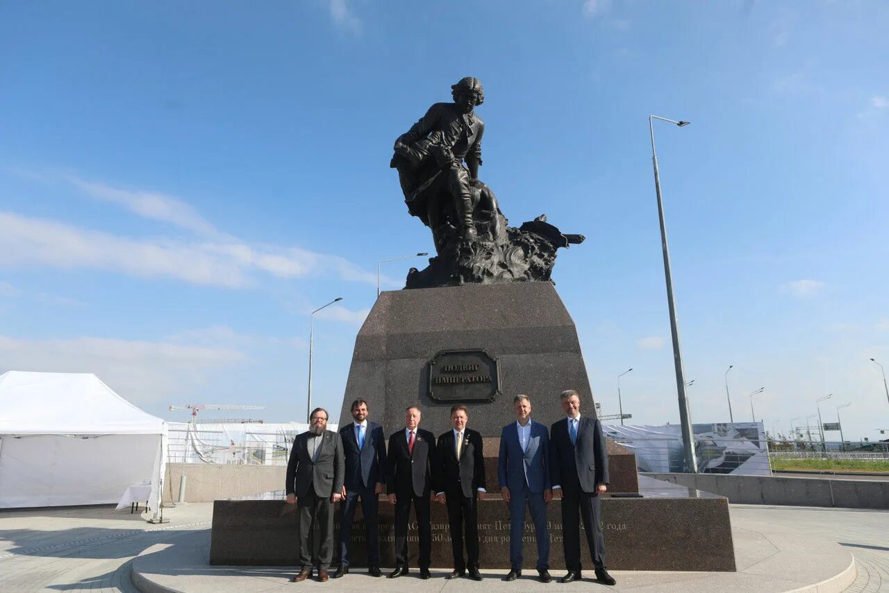 Новый памятник Петру 1 в Санкт-Петербурге. Памятник Петру Лахта. Памятник Петру 1 в Санкт-Петербурге у Лахта центра. Памятник у Лахта центра.