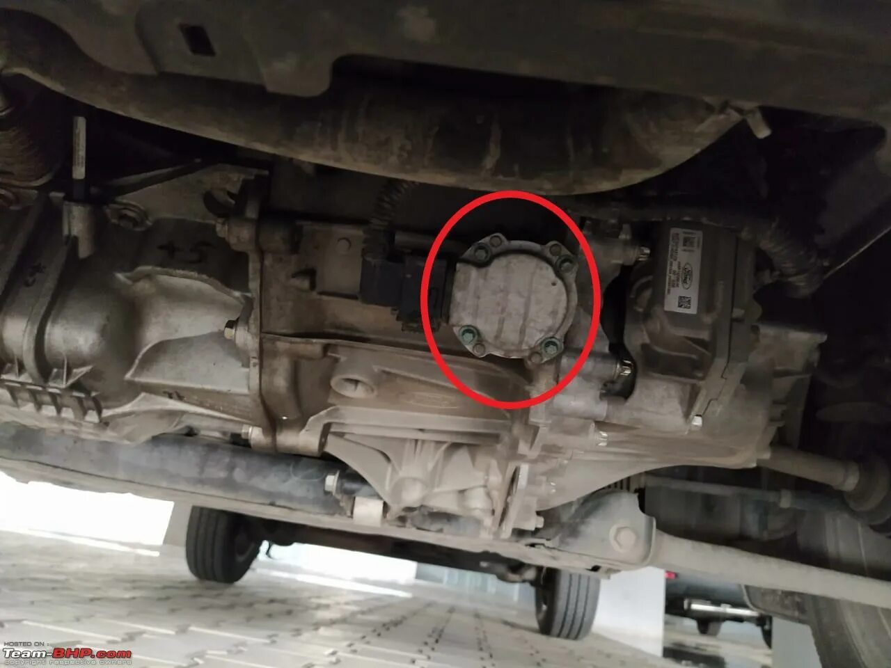 6. Где масляный фильтр на форд экоспорт. Замена масла форд экоспорт. Сливная пробка антифриза форд транзит 1997г. Трансмиссионное масло для форд экоспорт 1.