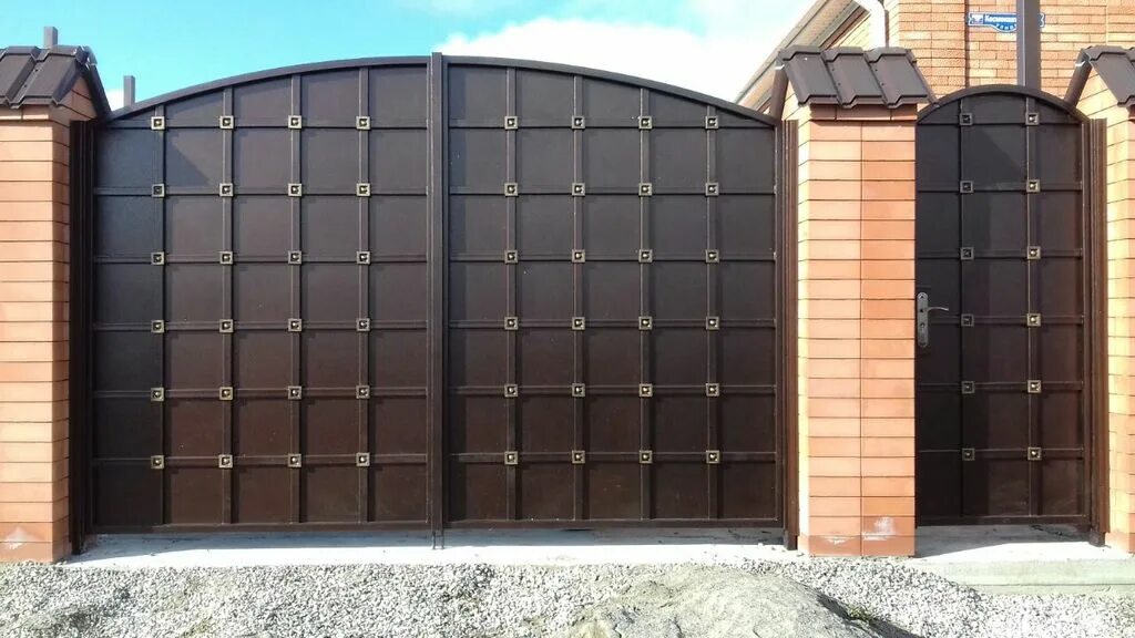 Ворота викри. Кованые ворота. Ворота распашные с калиткой 2000*2200мм. Коварт кованые ворота. Ворота 2700 на 1800 со встроенной калиткой.