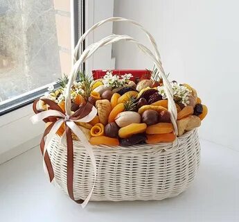 Корзина из сухофруктов