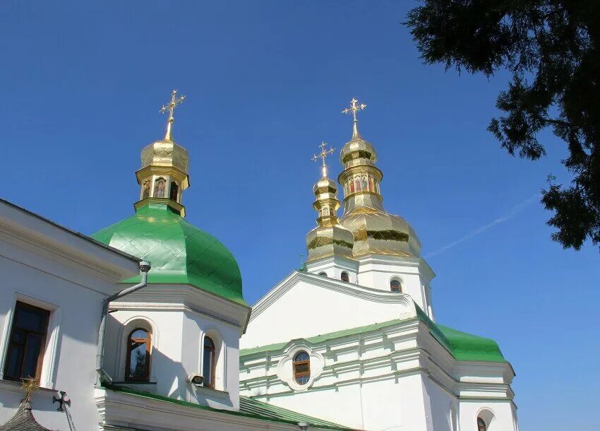 Святогорская лавра храм внутри. Раифский монастырь маленькая церковь. Церковь преподобных отцов. Свято-даниловский монастырь в москве. Церковь преподобных отцов.