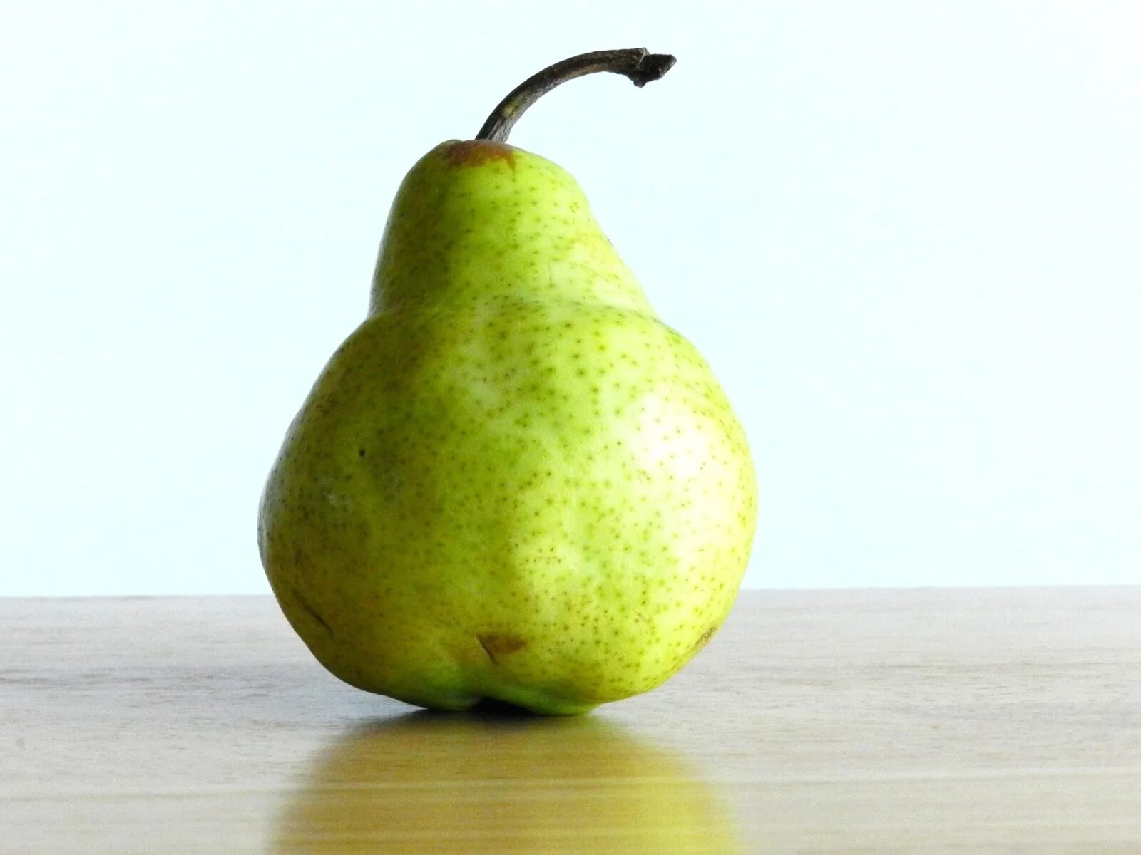 Mazzone pear. Груша. Зеленая груша. Груша картинка.