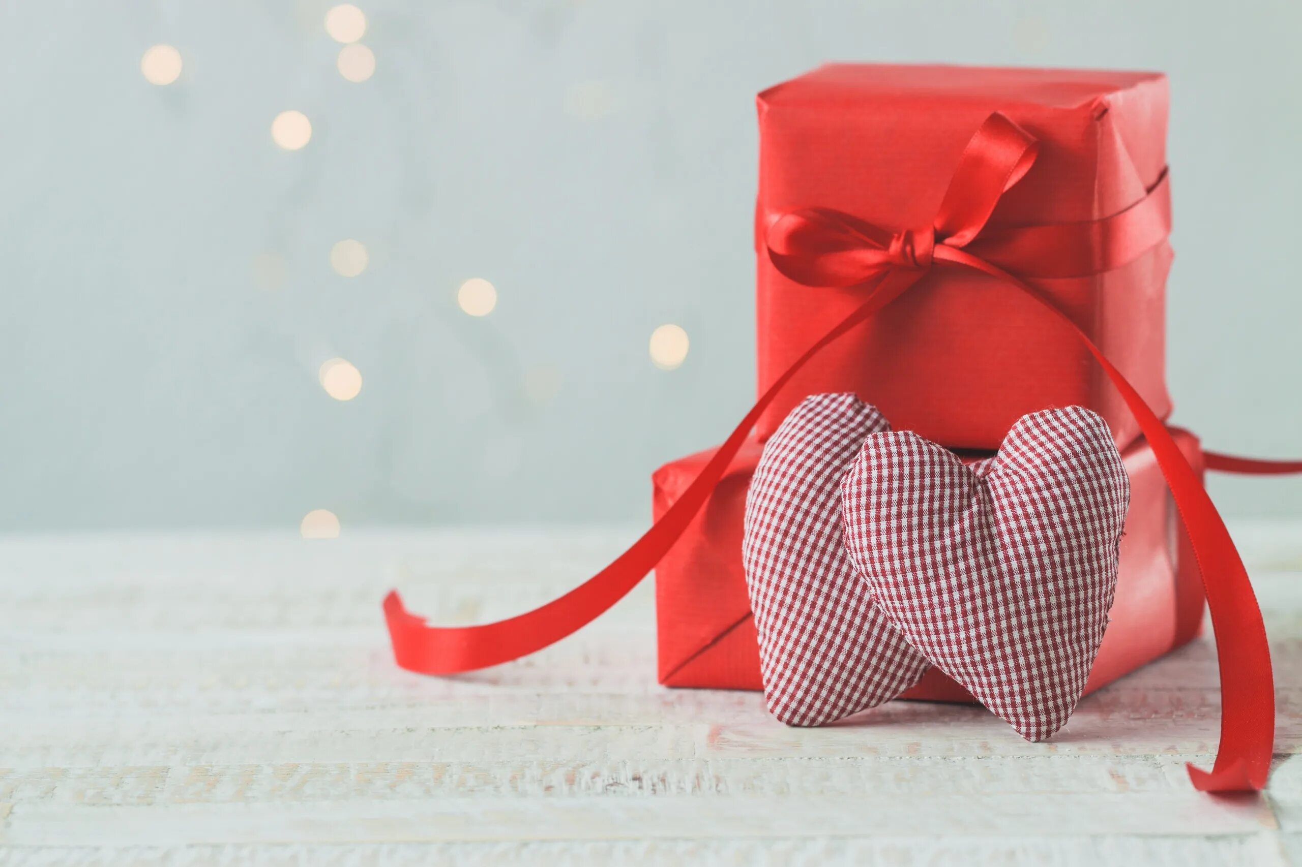 Подарок девушке. Подарки на день святого валентина. Подарок любимой. С днем влюбленных. Ив роше в трк семья.