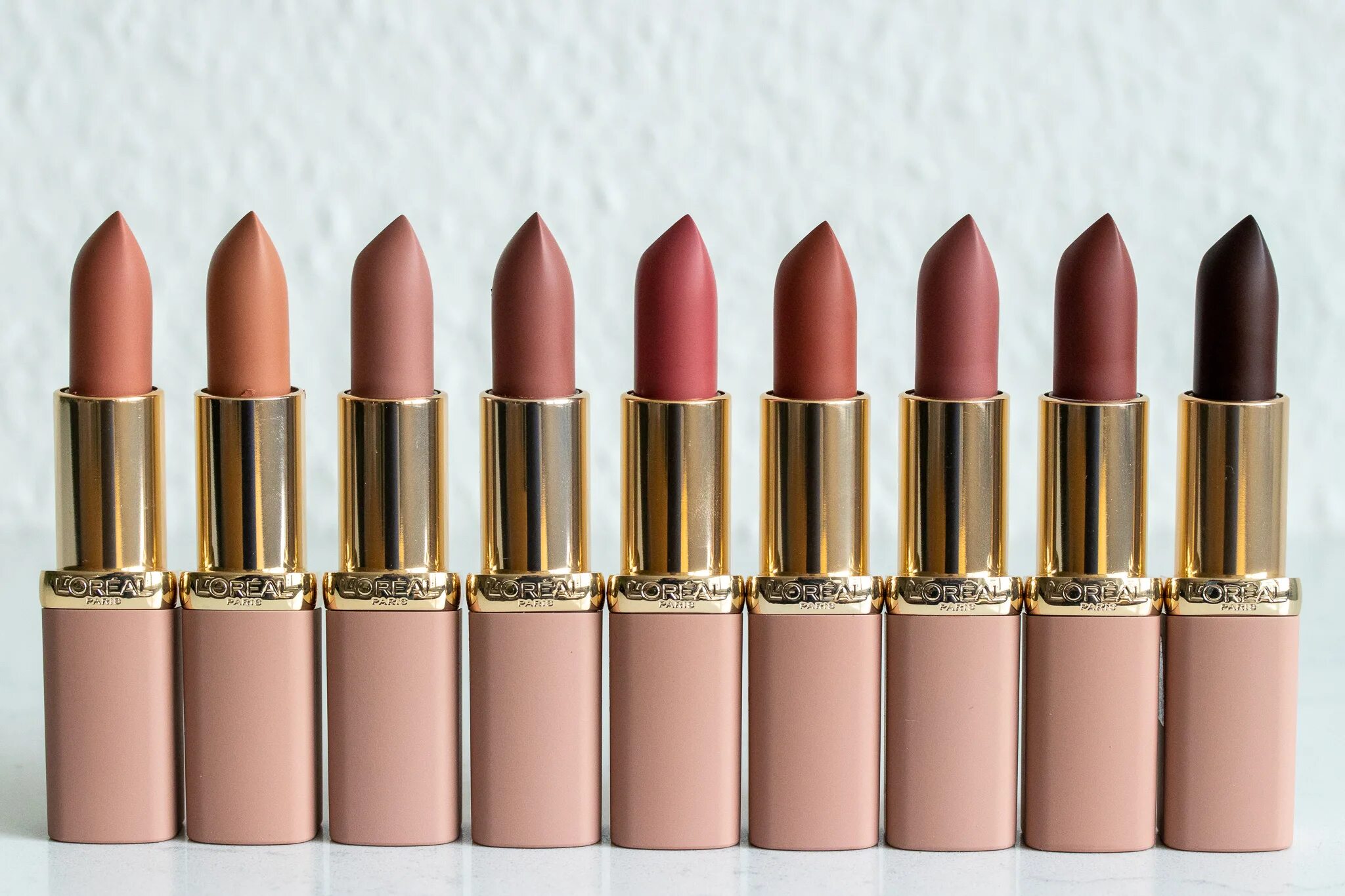 Помада тинт лореаль. Жидкая губная помада лореаль. L'oreal paris color riche matte addiction. Помады матовые l oreal paris. Помада лореаль колор риш.