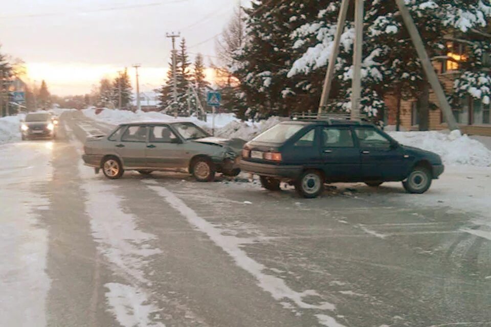 Погода в тавде на сегодня. Автомобиль Нижний Тавде. Климат нижняя Тавда. Подслушано в нижней Тавде происшествия. Погода в нижней Тавде.