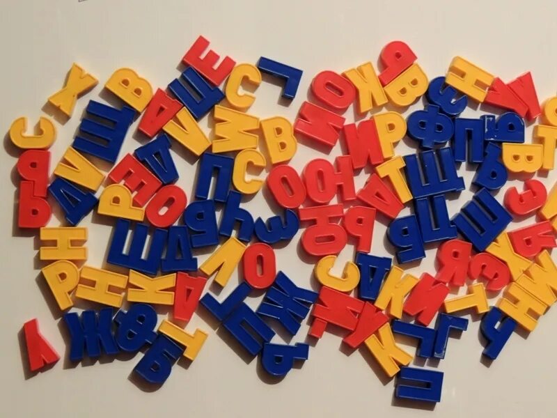 Случайный набор букв. Набор букв. Буквы на магнитах. Алфавит на магнитах для детей. Набор русских букв.