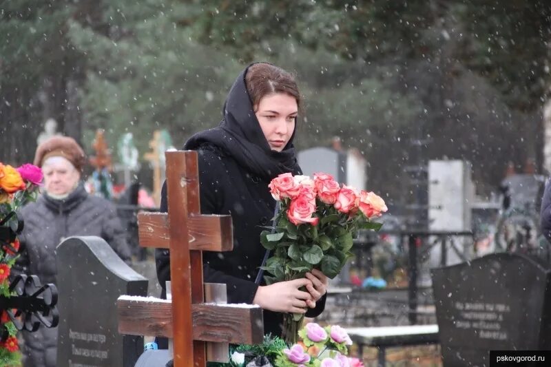 Винник авиакатастрофа. Могила семьи Винник рейс 9268. Похороны Громовых погибших в Египте.