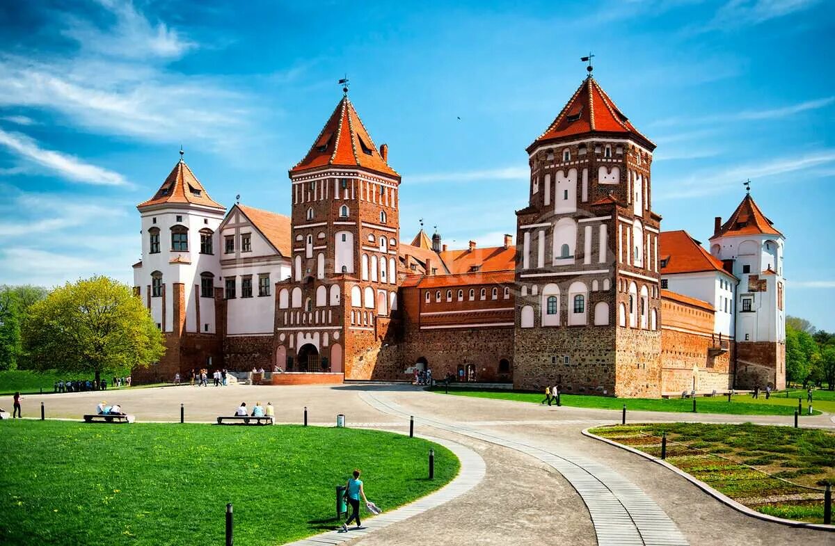 Места которые стоит посетить в белоруссии. Замок несвиж в белоруссии. Места которые стоит посетить в белоруссии. Костел гервяты беларусь. Места которые стоит посетить в белоруссии.