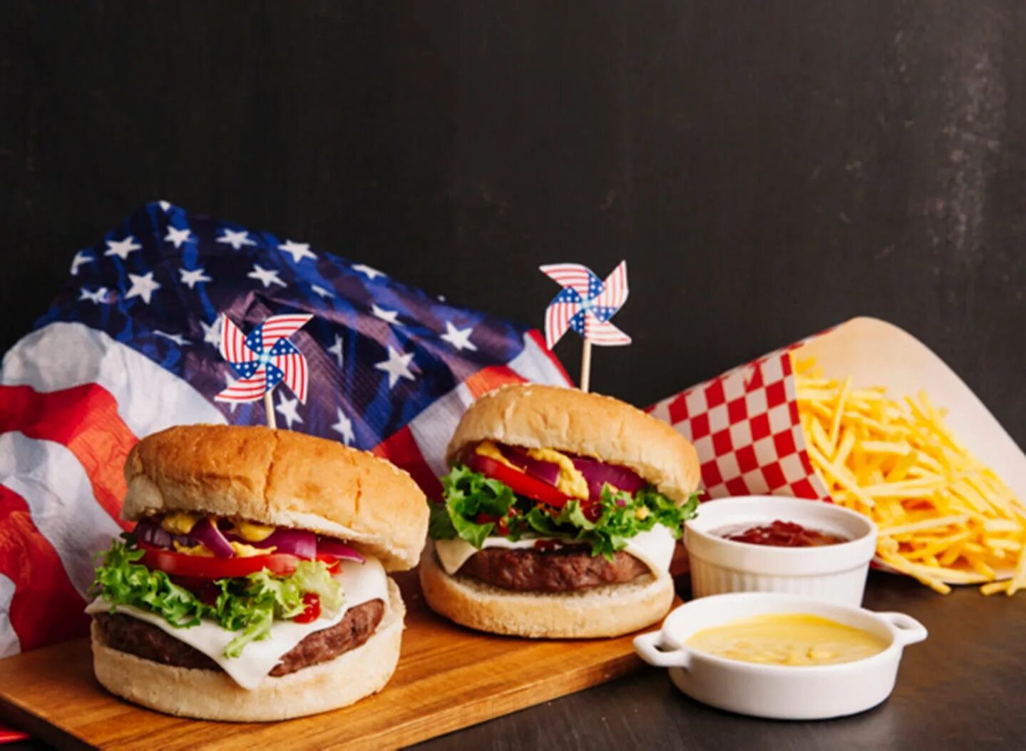 Уличный фаст фуд. Американский стрит фуд. Американский фаст фуд. Аппетитные блюда. Фаст фуд в сша.