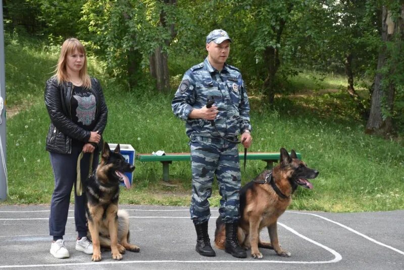Кинолог в полиции зарплата. Парад кинологов.