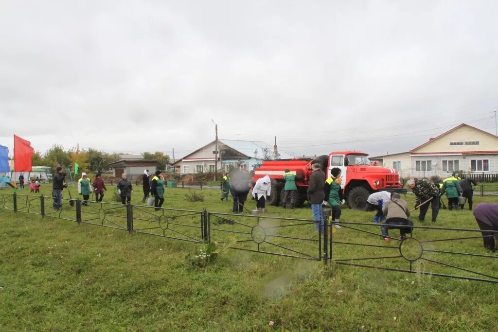 Погода в береговом кемеровский. Деревня Береговая Кемеровская область. Деревня Береговая Кемеровский район школа. Дом культуры СПК береговой Кемеровской области. Деревня Береговая Кемеровский район фото.