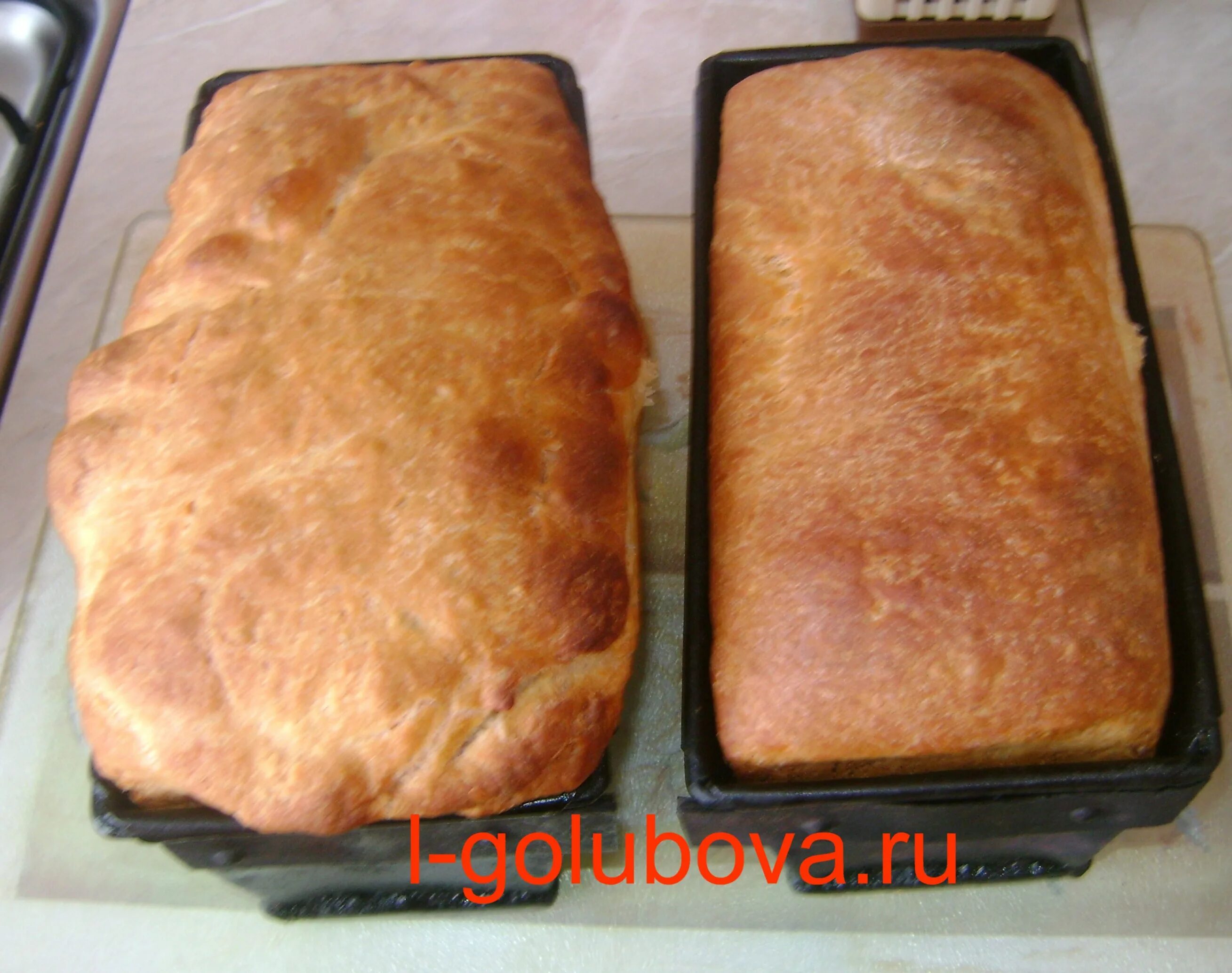 Хлеб в духовке. Хлеб белый в форме в духовке. Хлеб в духовке в форме прямоугольной. Выпекать хлеб при. Сколько времени печь хлеб в духовке