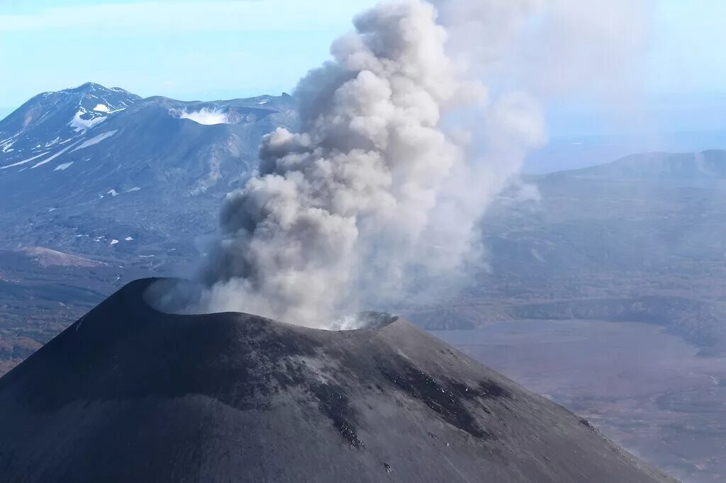 Минералы толбачинских извержений. Камчатка. Гора копыто камчатка. Вулканы камчатки юнеско. Марсово поле камчатка.